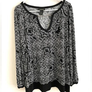 Lane Bryant henley floral black and white blouse 14/16